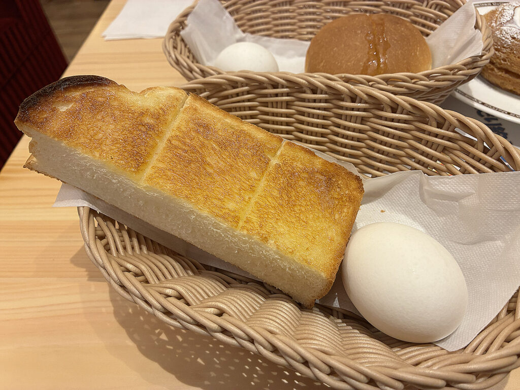 トースト、ゆで卵