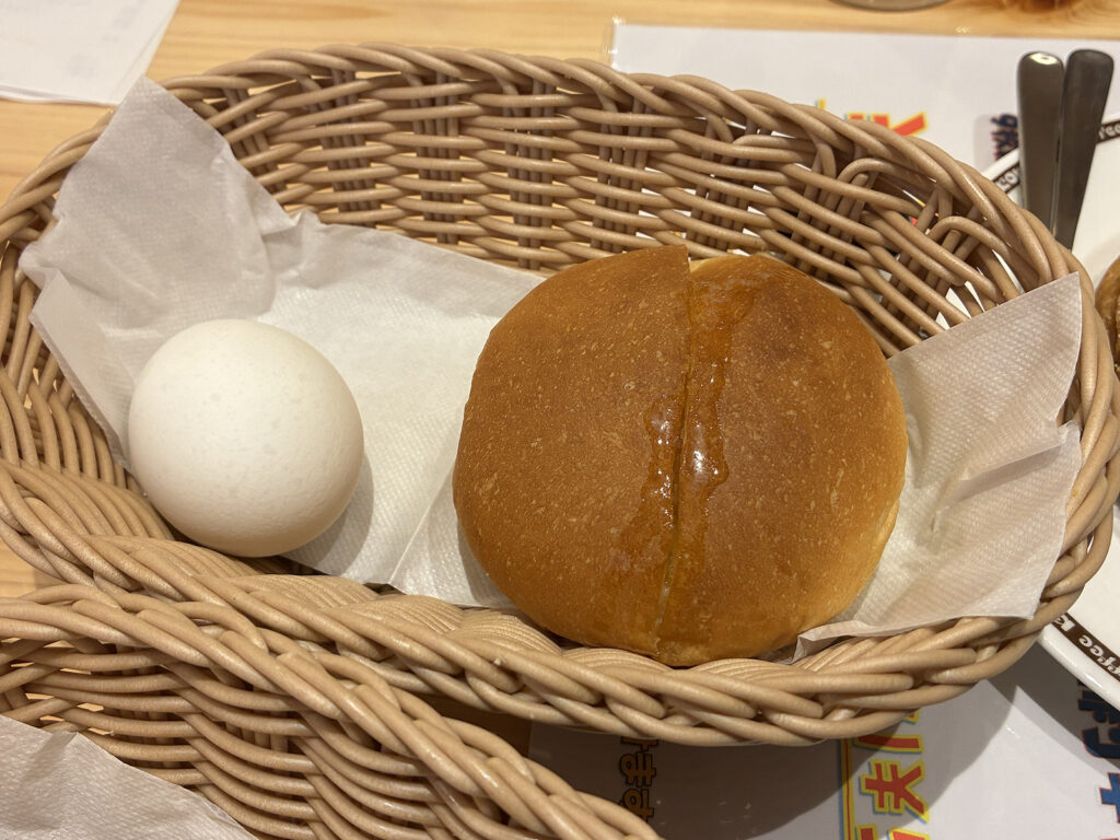 ローブパン、ゆで卵